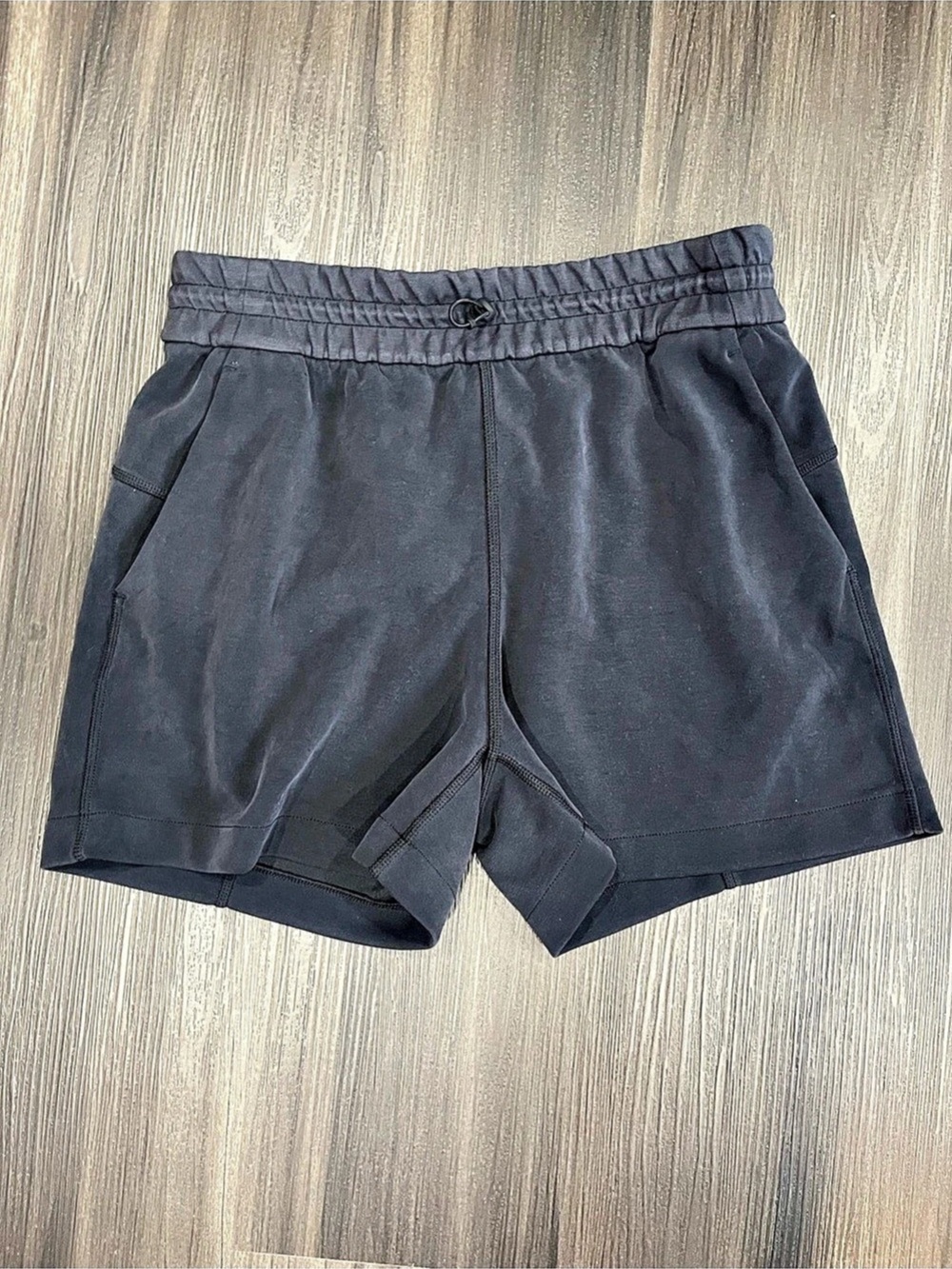 Lululemon Softstreme High-Rise Short 4" Sz 6 Navy Blue Like New